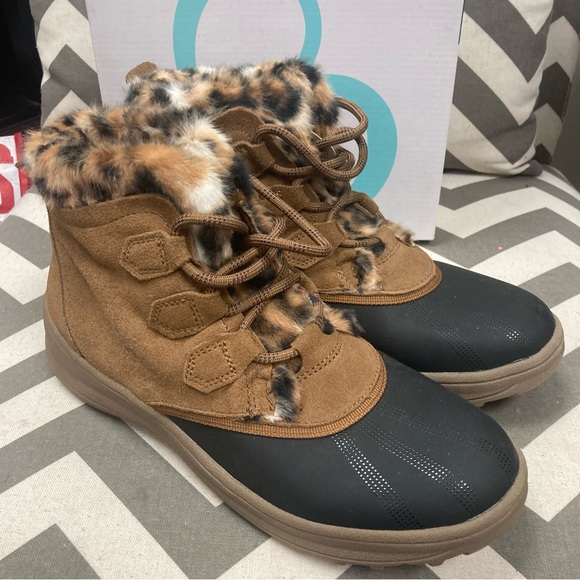 Baretraps Augustine Leopard lace-up Bootie. Size 9M. New w/box. - Picture 2 of 11